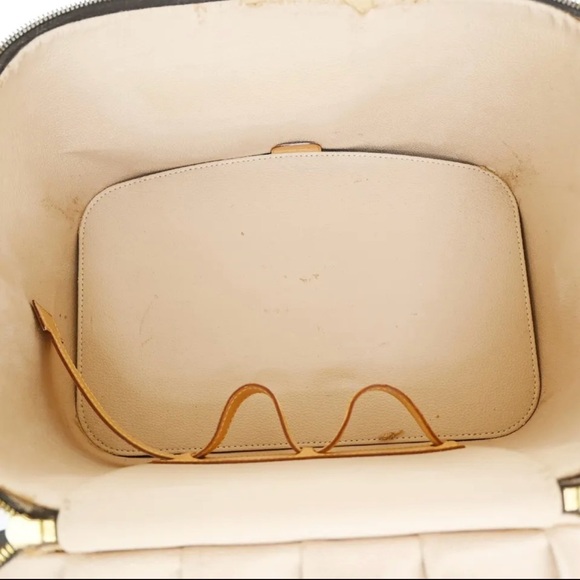 Louis Vuitton makeup bag in very good condition - Picture 11 of 13